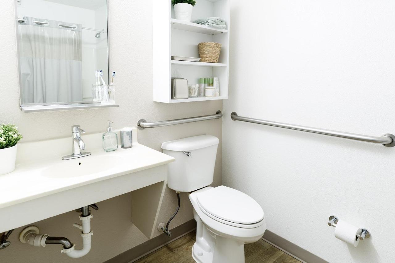 Intown Suites Extended Stay West Palm Beach Fl - Military Trail Rd Lake Park المظهر الخارجي الصورة